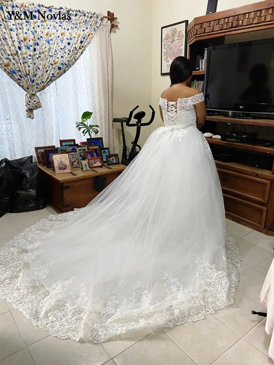 Luxury Lace Applique Plus Size Wedding Dress