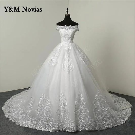 Luxury Lace Applique Plus Size Wedding Dress