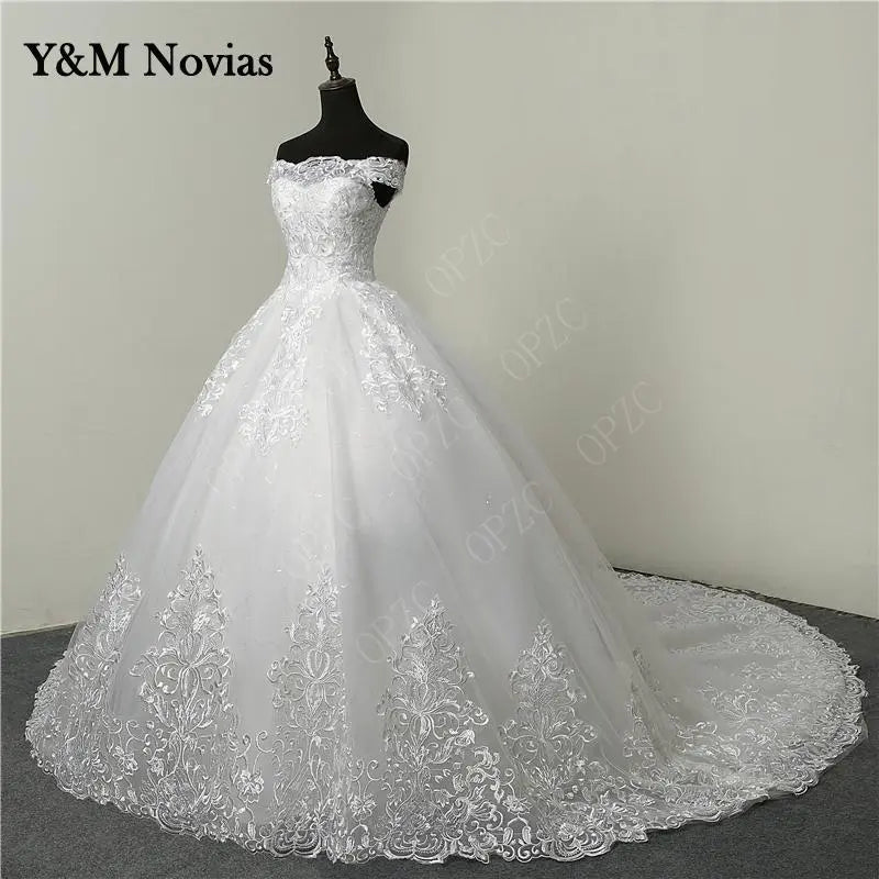 Luxury Lace Applique Plus Size Wedding Dress