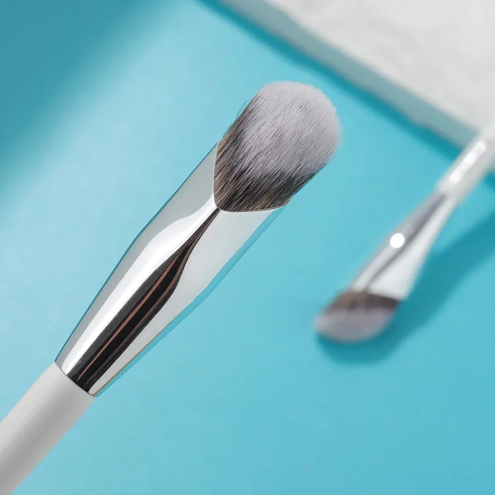 Angled Concealer Brush Under Eye