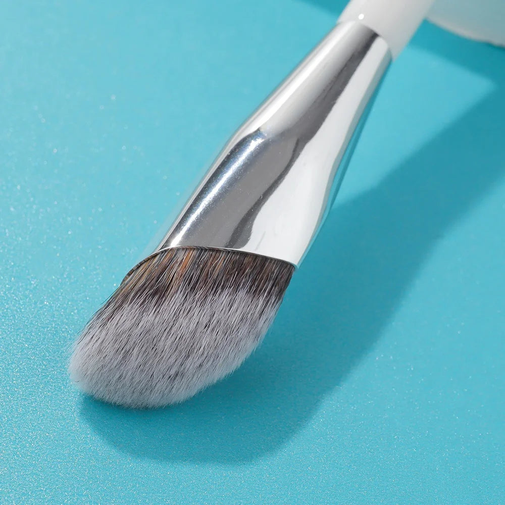 Angled Concealer Brush Under Eye