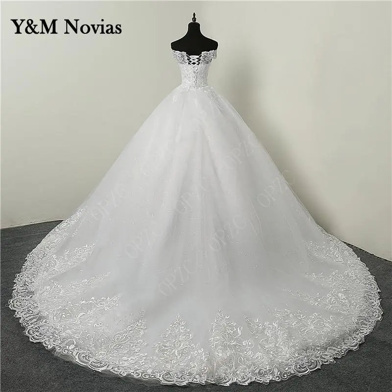 Luxury Lace Applique Plus Size Wedding Dress