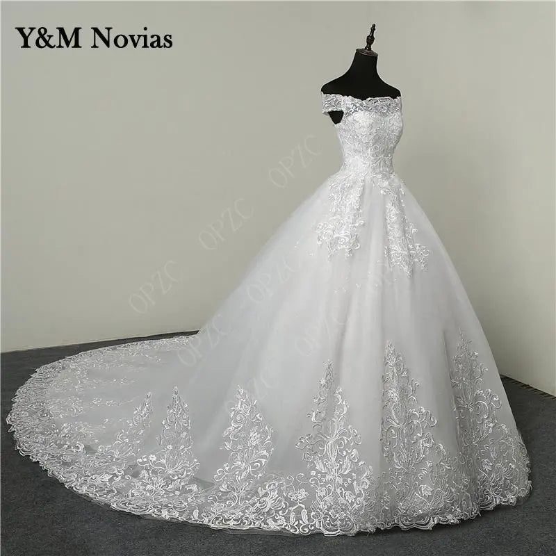 Luxury Lace Applique Plus Size Wedding Dress